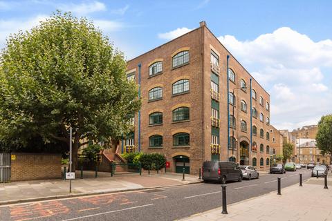 3 bedroom apartment for sale, Prusoms Island, Wapping High Street, London, E1W