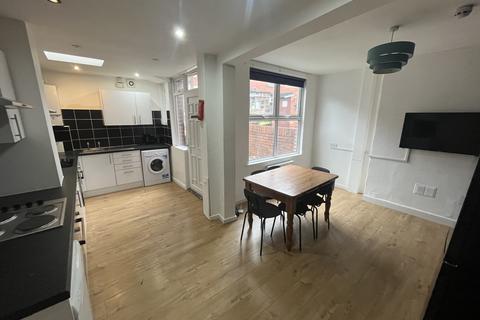 4 bedroom terraced house to rent, Headingley Mount,  Leeds, LS6