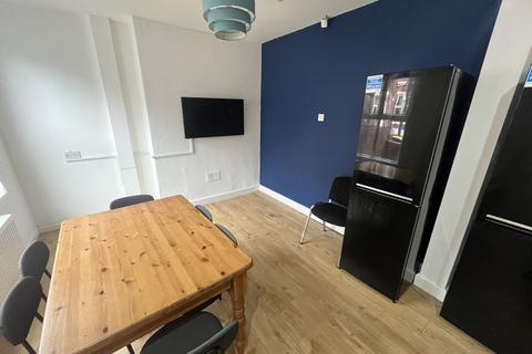 4 bedroom terraced house to rent, Headingley Mount,  Leeds, LS6