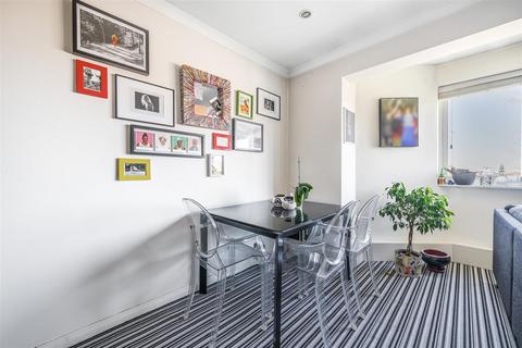 2 bedroom flat for sale, Maresfield Gardens, London