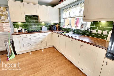 3 bedroom detached house for sale, Riverstone Way, Northampton