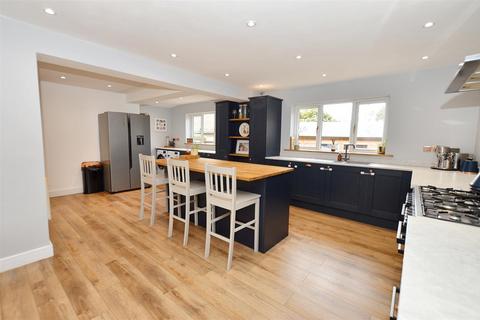 5 bedroom detached house for sale, Cromer Road, Sheringham