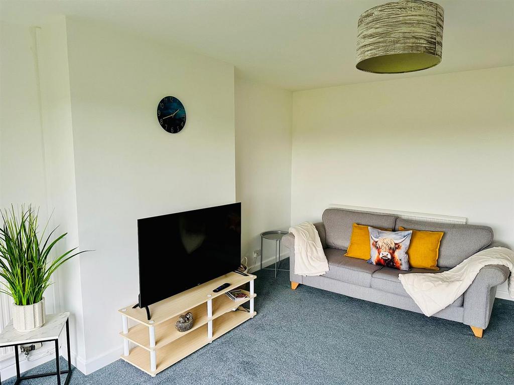 Generous reception room / lounge