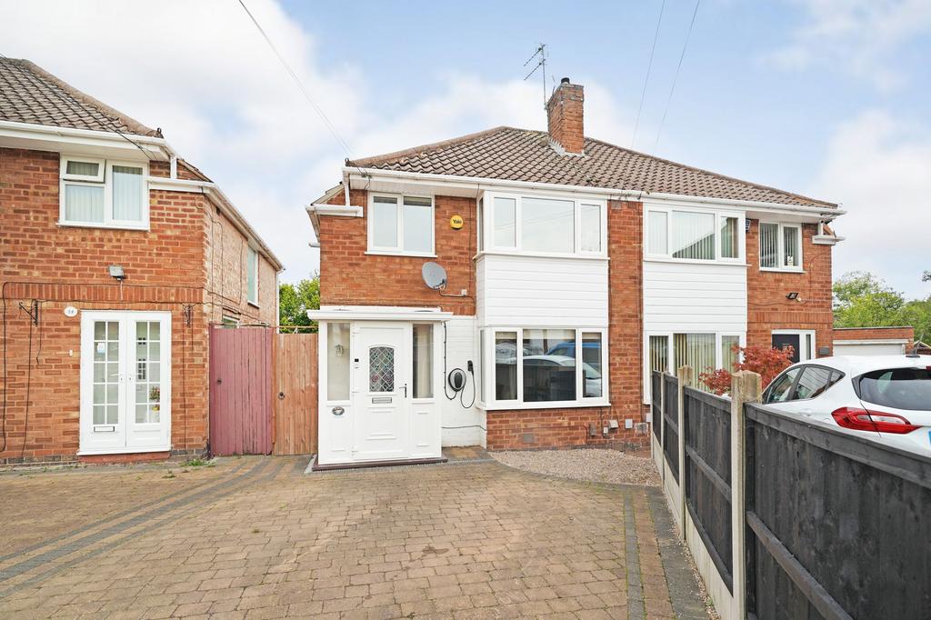 Quinton Close, Solihull, B92 3 bed semidetached house for sale £335,000