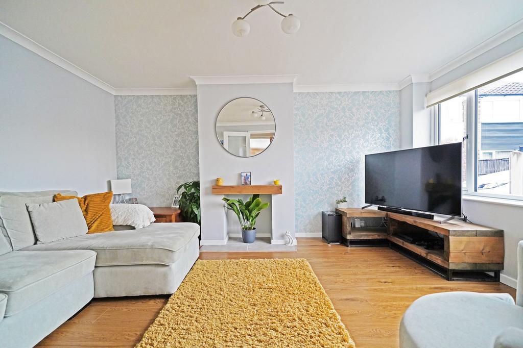 Quinton Close, Solihull, B92 3 bed semidetached house for sale £335,000