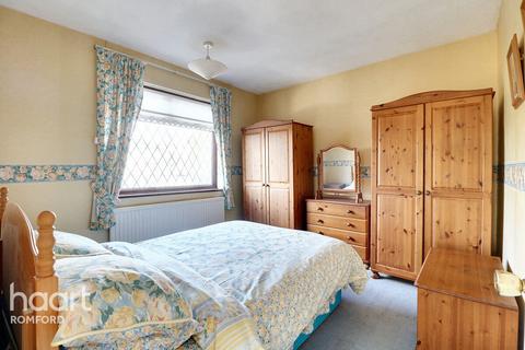 14 Silvermere Avenue, Romford, RM5 2QA