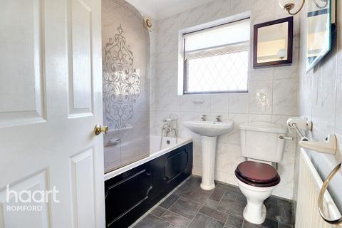 14 Silvermere Avenue, Romford, RM5 2QA