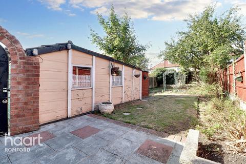 14 Silvermere Avenue, Romford, RM5 2QA