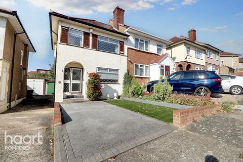 2 bedroom semi-detached house for sale, Silvermere Avenue, Romford