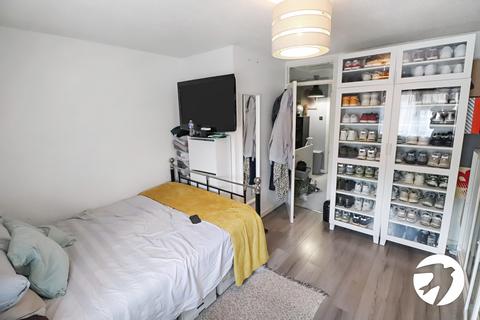 16 Ormesby Close, London, SE28 8NA
