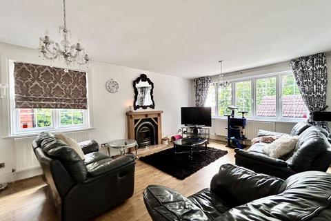 4 bedroom detached house for sale, Beacon Hill, Purfleet-on-Thames, Essex, RM19 1RB