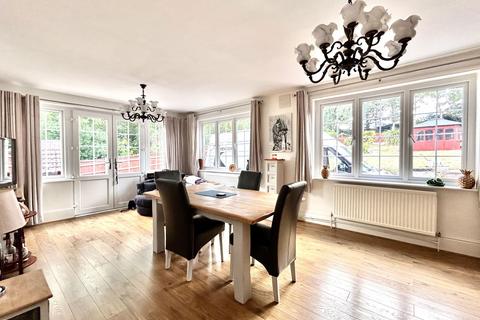 Hill House Beacon Hill, Purfleet, RM19 1RB