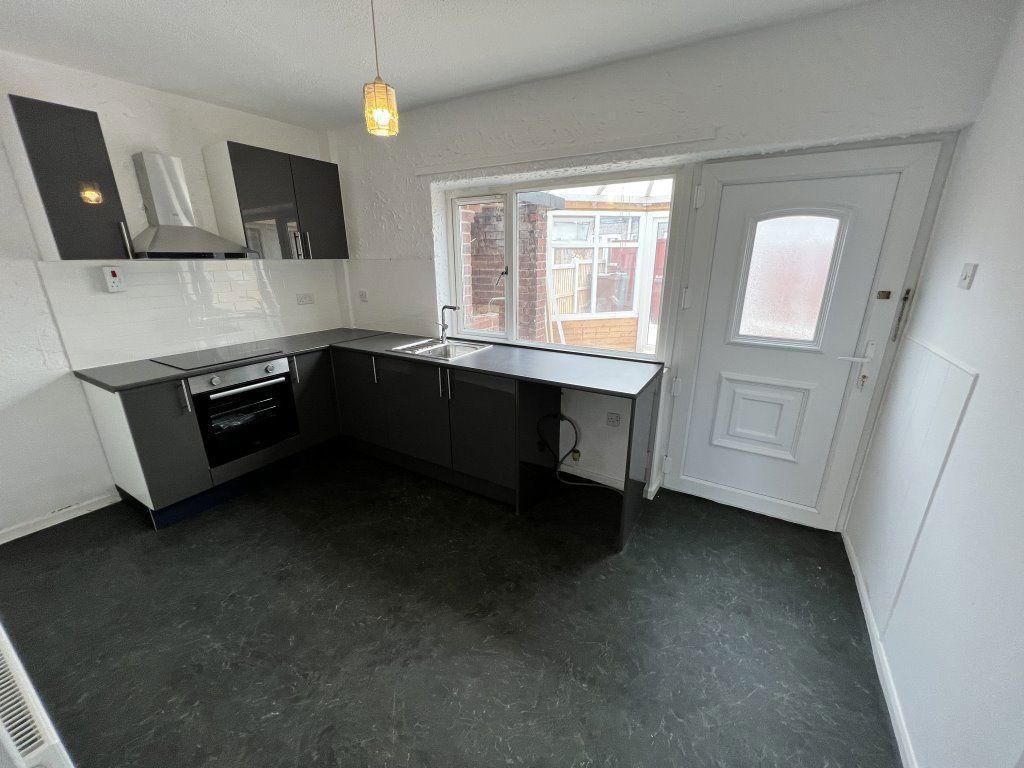 Moor Road, Featherstone, WF7 2 bed terraced house to rent £775 pcm (£