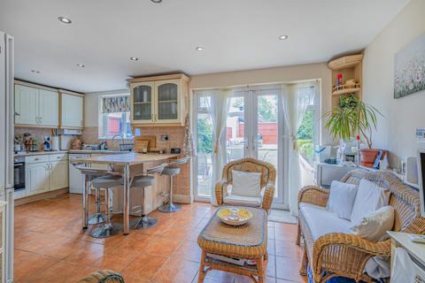 9 Vale Lane, London, W3 0DY