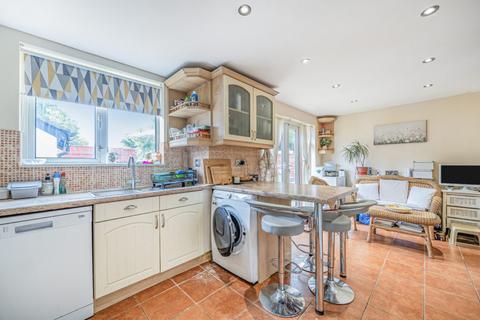 9 Vale Lane, London, W3 0DY
