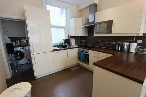 4 bedroom flat to rent, Cleveland Street, London W1T