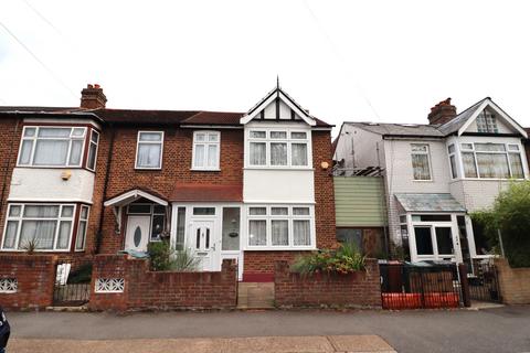 3 bedroom end of terrace house to rent, Cecil Road, London E17