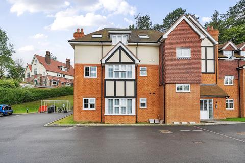 2 bedroom flat for sale, Tupwood Lane, Caterham CR3