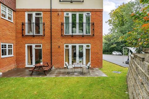 2 bedroom flat for sale, Tupwood Lane, Caterham CR3