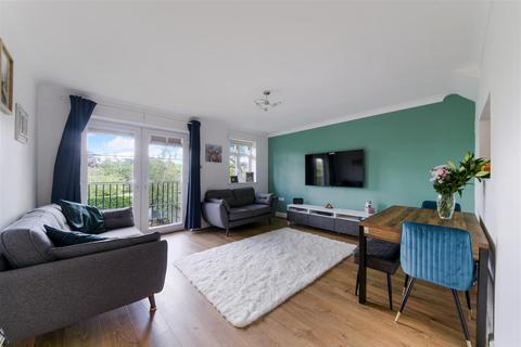 2 bedroom flat for sale, College Road, Epsom