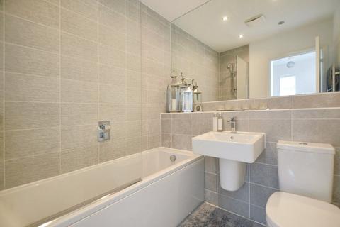 4 bedroom semi-detached house for sale, Novale Way, Wakefield, West Yorkshire