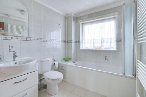9 Venette Close, Rainham, RM13 9EA