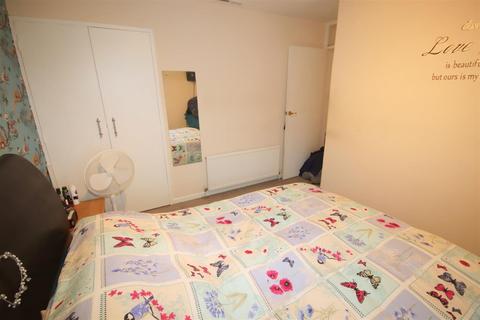 22 Burges Close, Dunstable, LU6 3EU