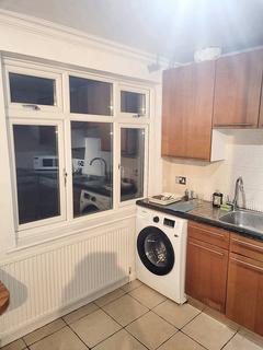 1 bedroom in a house share to rent, Priory Lane, London SW15