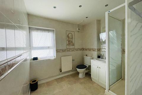 2 bedroom flat for sale, Slewins Close, Hornchurch RM11