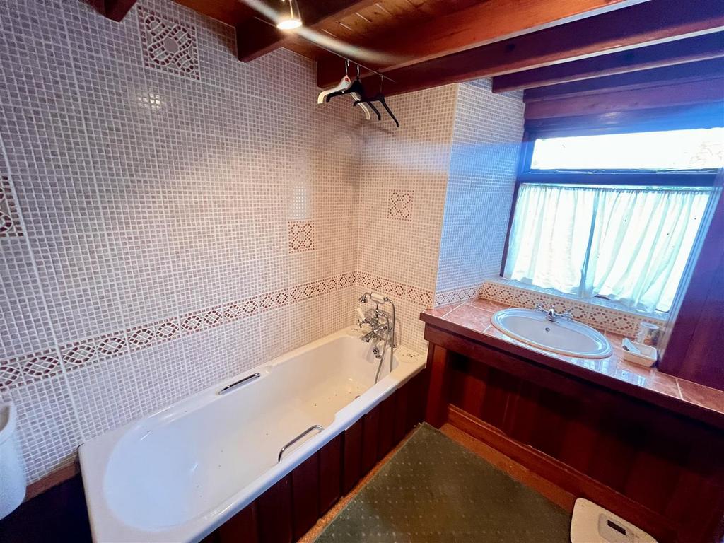 Ground floor bathroom