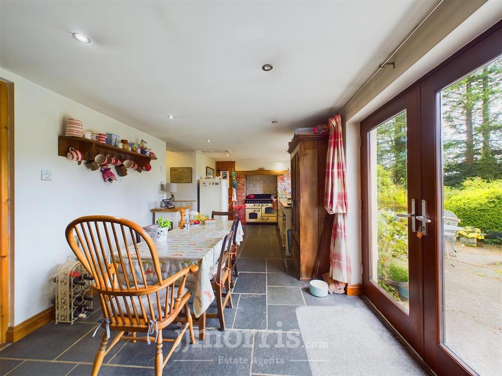 CAM02122 G0-PR0160-STILL052.jpg