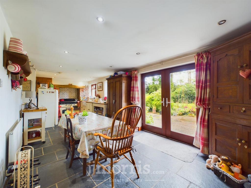 CAM02122 G0-PR0160-STILL053.jpg