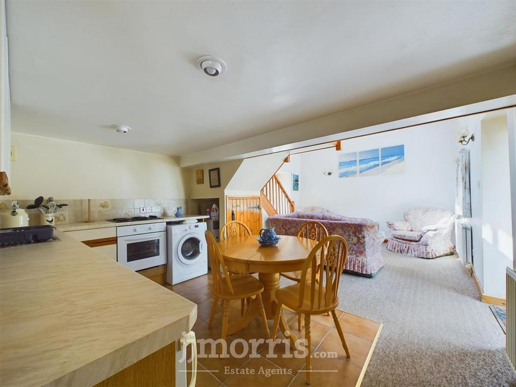 CAM02122 G0-PR0160-STILL024.jpg