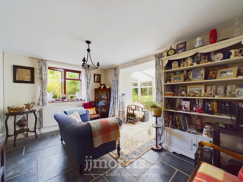 CAM02122 G0-PR0160-STILL043.jpg