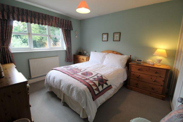 R Bed 3.jpg
