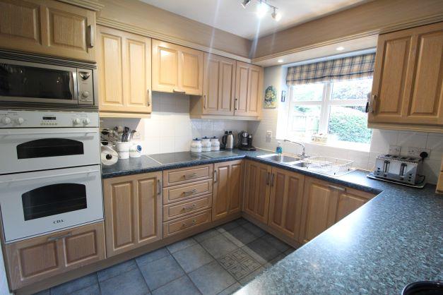 R Kitchen.jpg