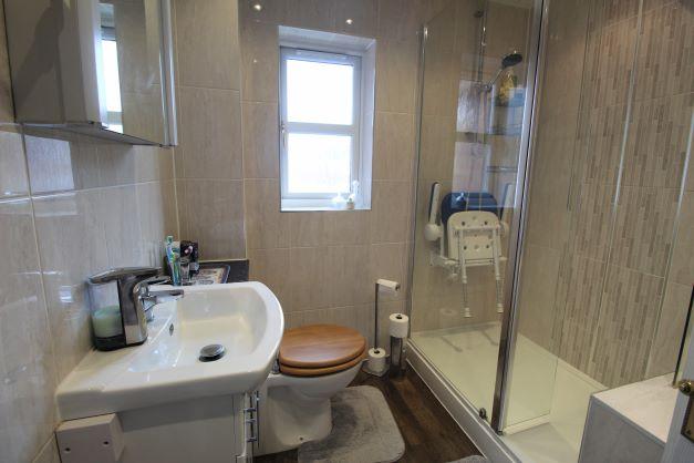 R En-Suite.jpg