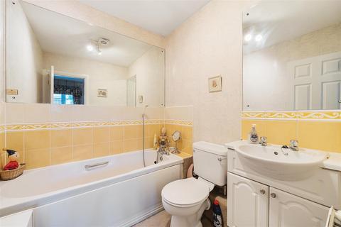 1 Scawen Close, Carshalton, SM5 2TZ
