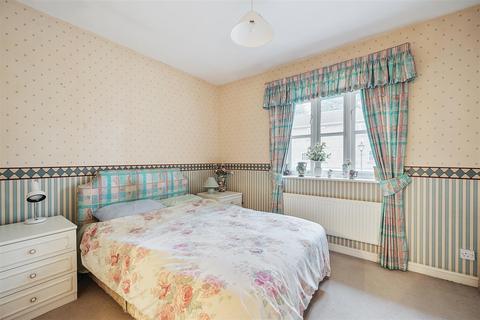 1 Scawen Close, Carshalton, SM5 2TZ