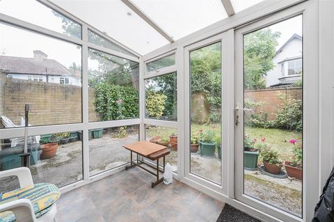 1 Scawen Close, Carshalton, SM5 2TZ