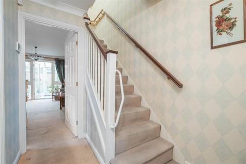 1 Scawen Close, Carshalton, SM5 2TZ