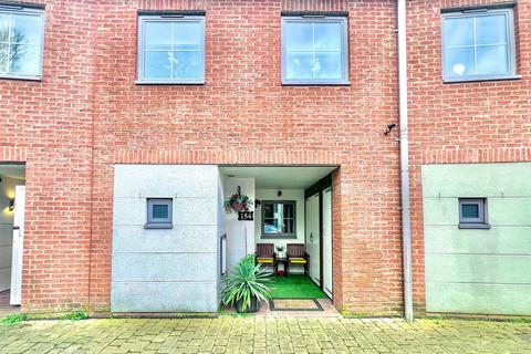 3 bedroom maisonette for sale, Windmill Road, Slough SL1