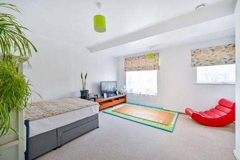 4 bedroom end of terrace house for sale, Finefield Walk, Slough, SL1