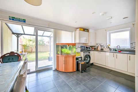 4 bedroom end of terrace house for sale, Finefield Walk, Slough, SL1