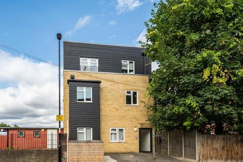 2 bedroom flat for sale, Shorndean Street, Catford