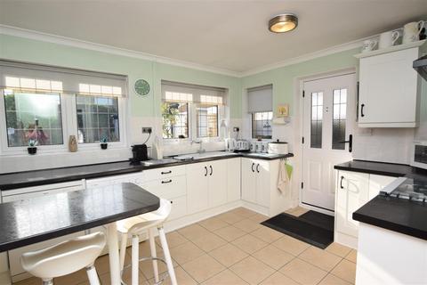 14 Central Parade, Grimsby, DN34 4HF