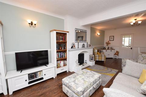 14 Central Parade, Grimsby, DN34 4HF