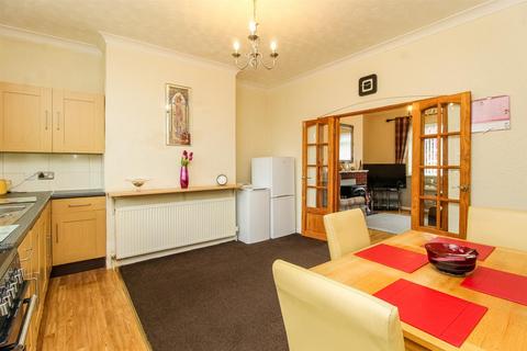 3 bedroom end of terrace house for sale, Leeds Road, Wakefield WF1