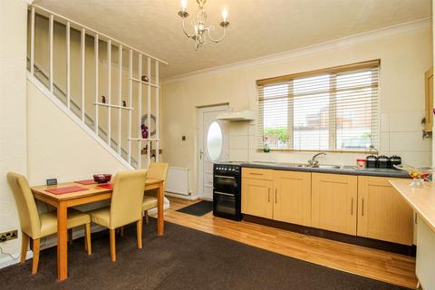 3 bedroom end of terrace house for sale, Leeds Road, Wakefield WF1