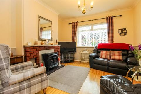 3 bedroom end of terrace house for sale, Leeds Road, Wakefield WF1